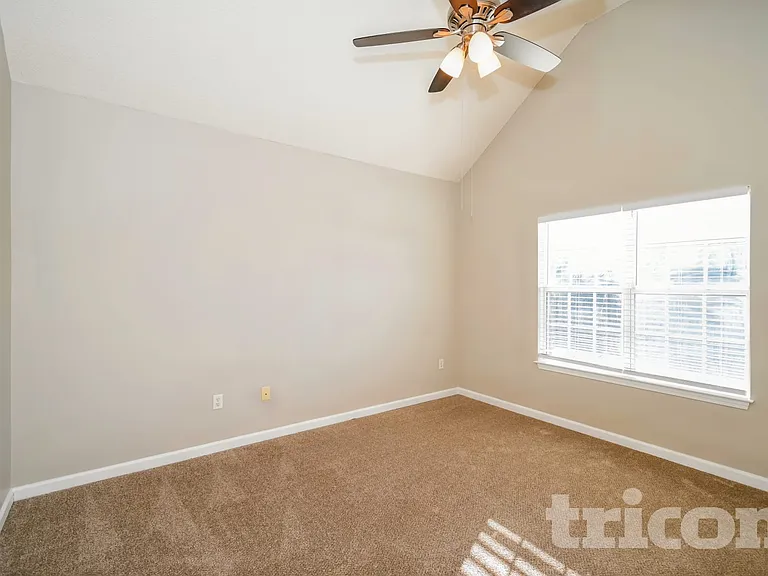 665 Skyline Dr — Photo 7