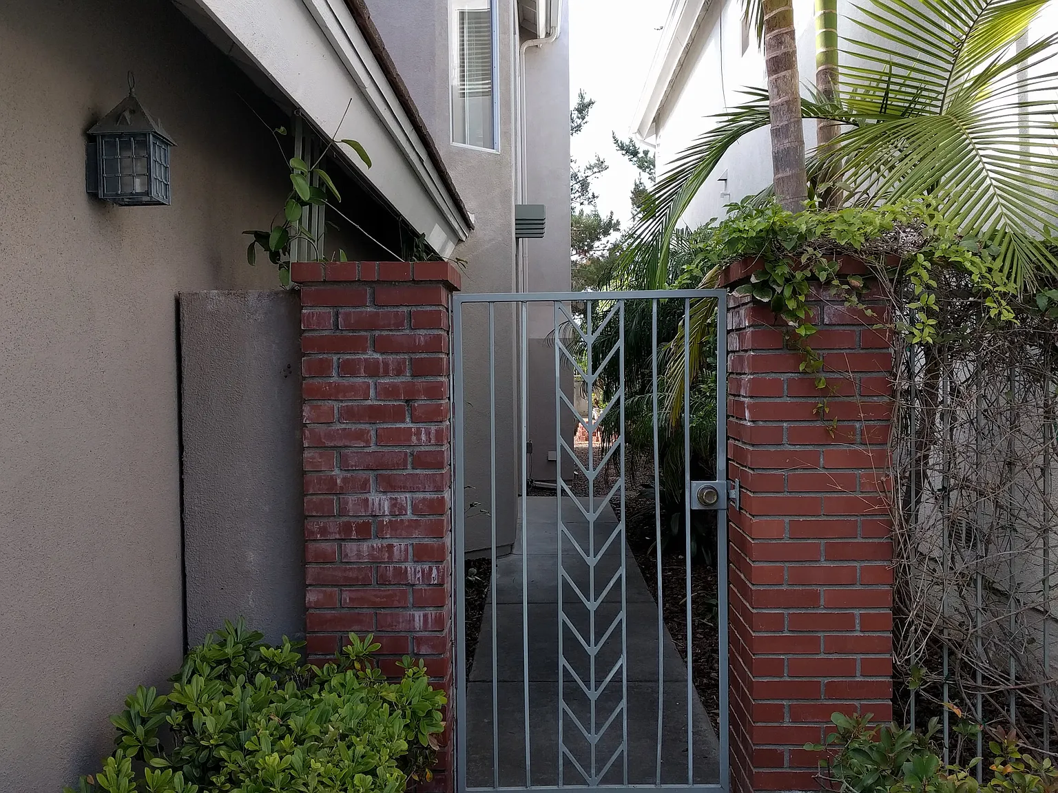 3 bed, 2.5 bath, 1872 sqft, $5,100 — Photo 2