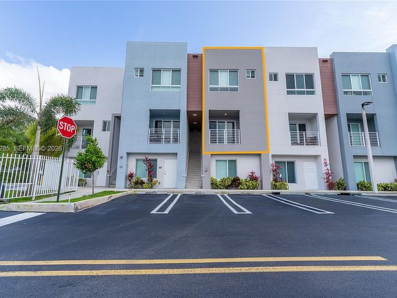 2nd image of 2505 NE 193rd St Unit 4215