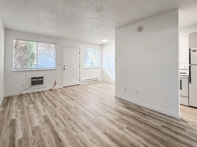 Tahoma Park Apartments — Photo 8