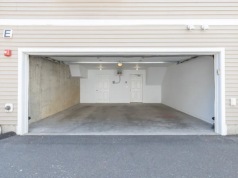 Summerview Square — Photo 10