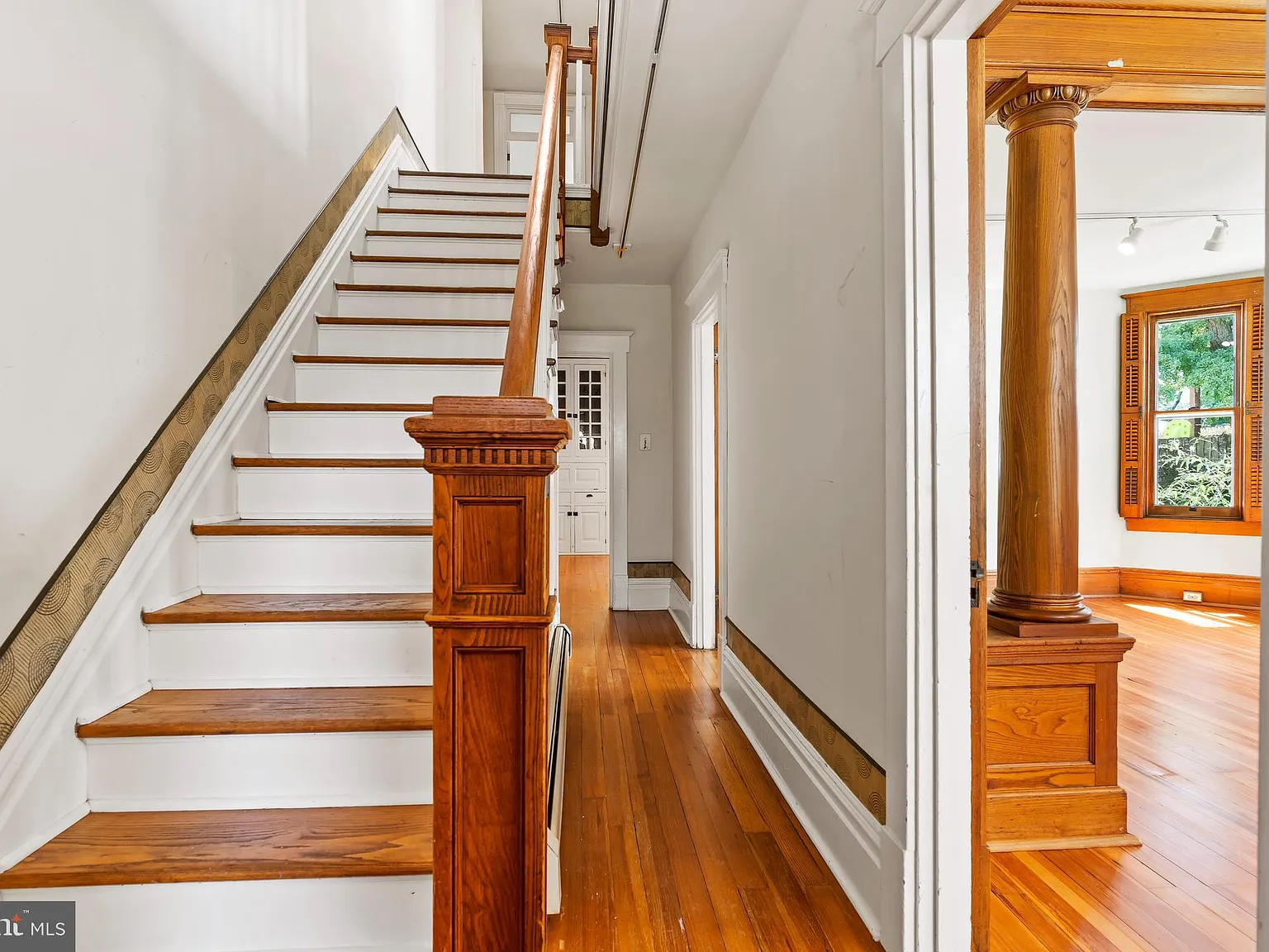 3 bed, 2.5 bath, 2310 sqft, $1,850 — Photo 3