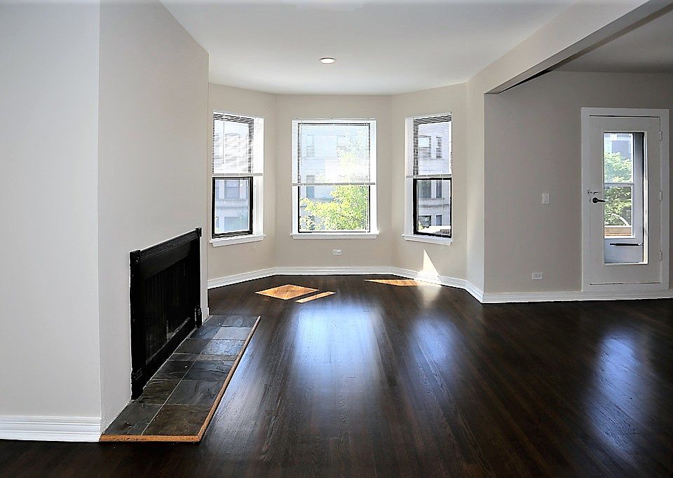 1st image of 918 W Belle Plaine Ave #2