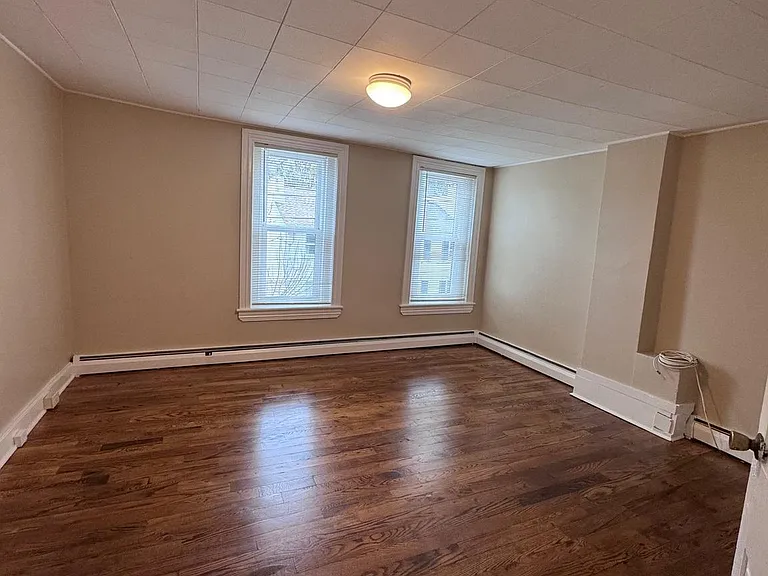 105 W Union St — Photo 3