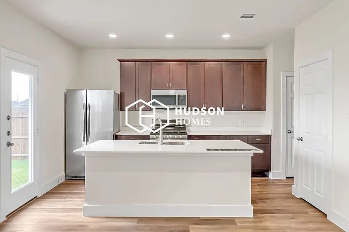 4 bed, 3.0 bath, 1828 sqft, $1,995 — Photo 4