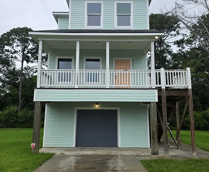 6102 White Oak Dr — Photo 1