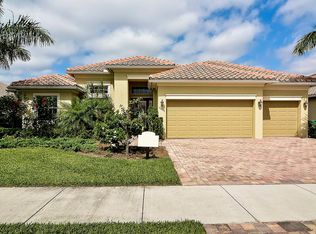 9059 Graphite Cir, Naples, FL 34120