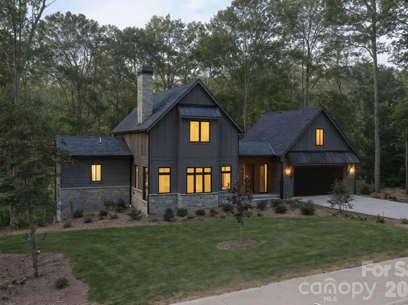 25 Ted Linn Dr, Fairview, NC 28730