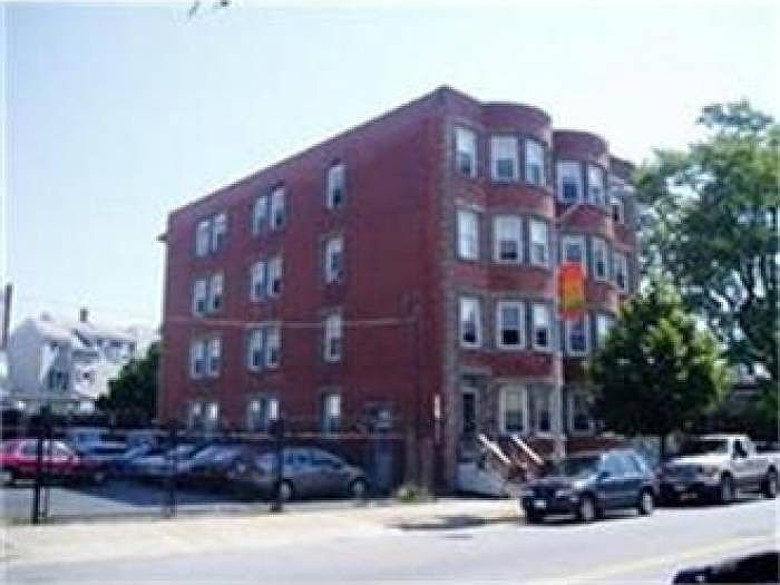 2nd image of 708 Pleasant St APT 2