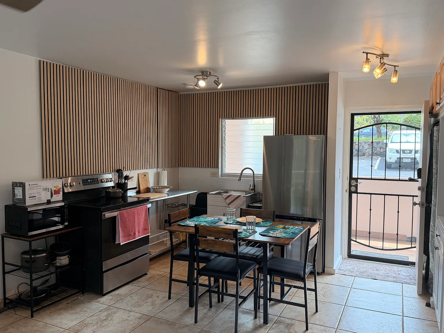 75-5766 Kuakini Hwy — Photo 3