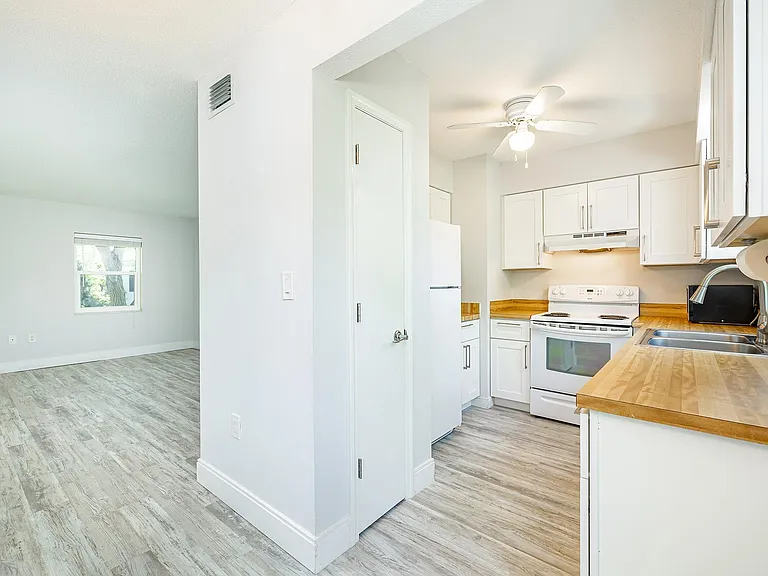 6950 Avenue Des Palais #2A — Photo 5