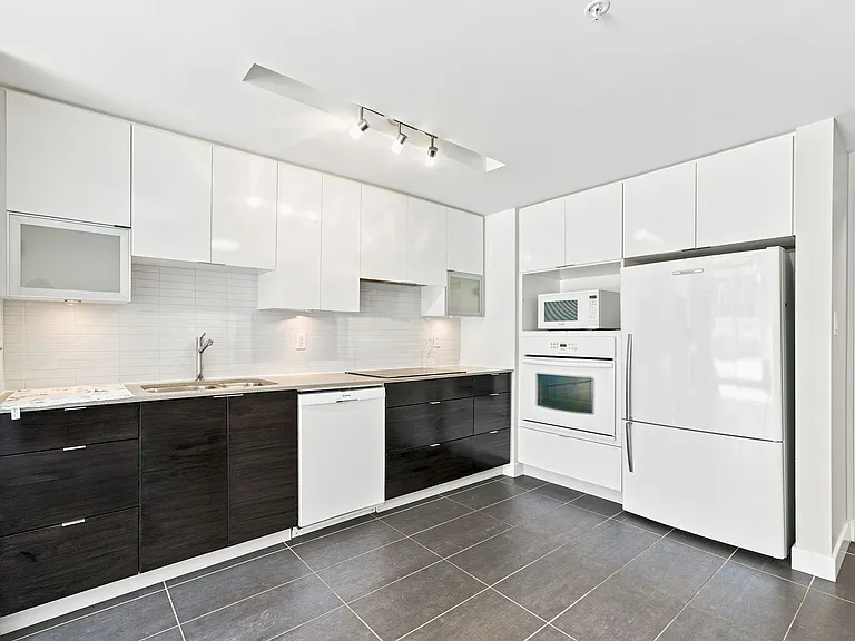 175 W 2nd St #307 — Photo 5