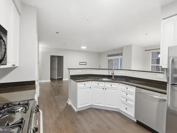 801 S Greenbrier St APT 113, Arlington, VA 22204