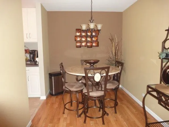 2 Kingery Quarter #2, Willowbrook, IL 60527