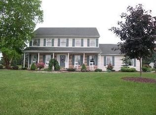 101 Clovershire Dr, Nazareth, PA 18064