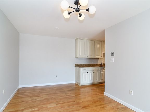 5th image of 6 Post Oak Ln APT 9