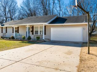 3248 W Camelot Ct, Springfield, MO 65807