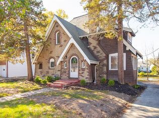 6482 Buckingham Dr, Parma, OH 44129