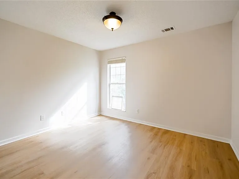 1570 Swan Valley Ct — Photo 6