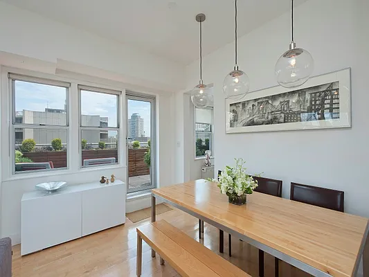 Sold by Sotheby's International Realty | media 14