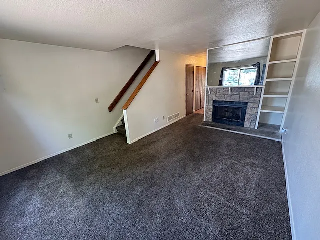 2 bed, 1120 sqft, $2,050 — Photo 2