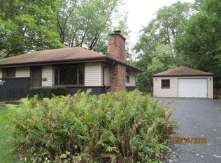 3 Crescent Rd, Lake Zurich, IL 60047