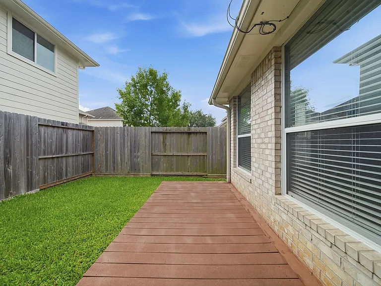 1631 Crescent Shores Ln — Photo 9
