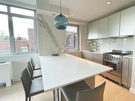 2nd image of 45 W 67th St APT 14B