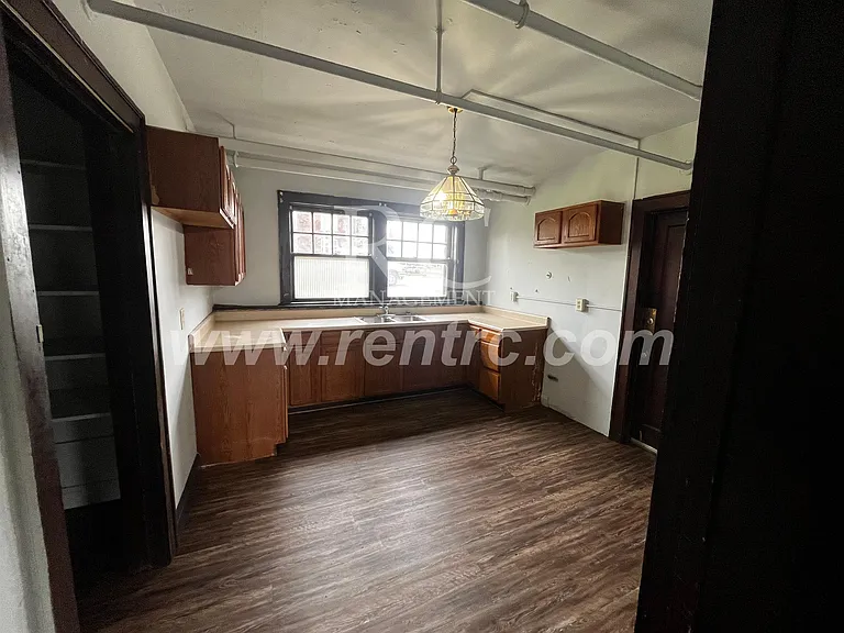 210-145 N Walnut St — Photo 2
