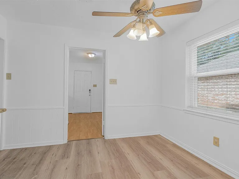 1122 Rhine Ln — Photo 13