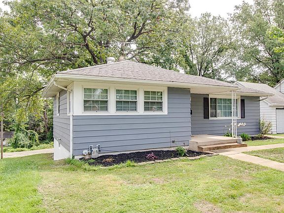 3rd image of 424 Brentwood Blvd