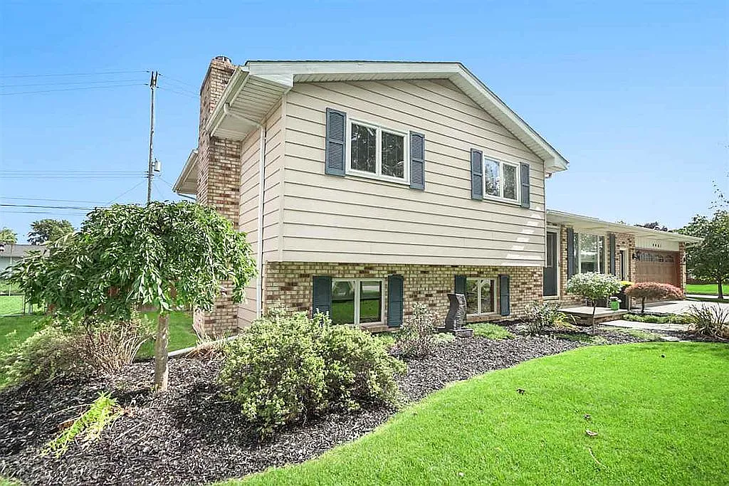 4461 Darla Dr photo 1