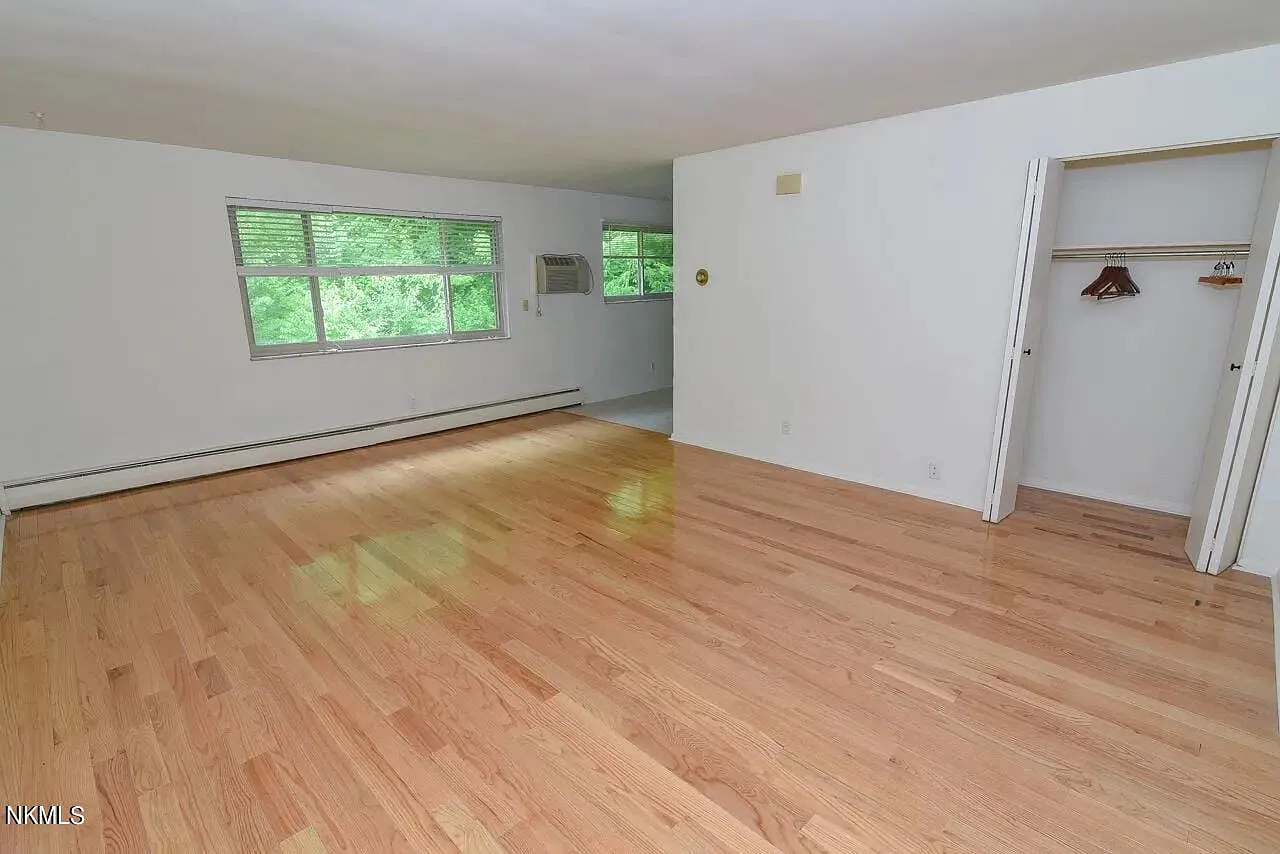 1 bed, 1.0 bath, $950 — Photo 3