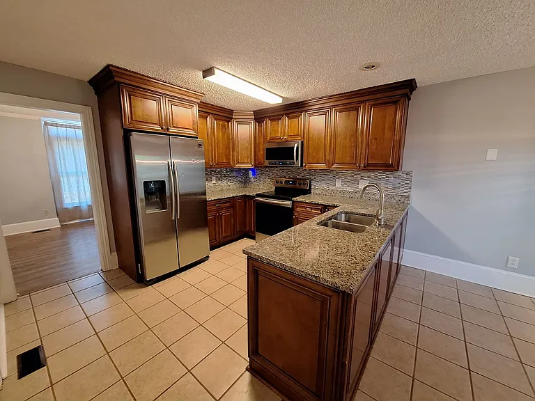 212 Earle Ct — Photo 8