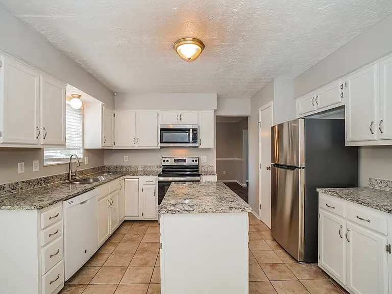 593 Bridgewater Ct — Photo 8