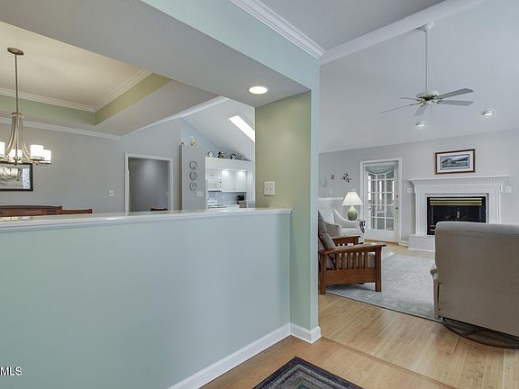 Image 3: 03_KonawaLane_204_EntryView