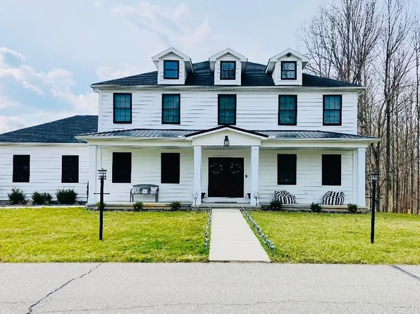 14 Granada Cir, Parkersburg, WV 26104