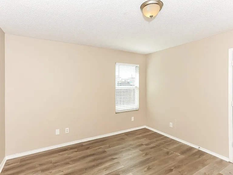 8761 Stonebriar Ln — Photo 16