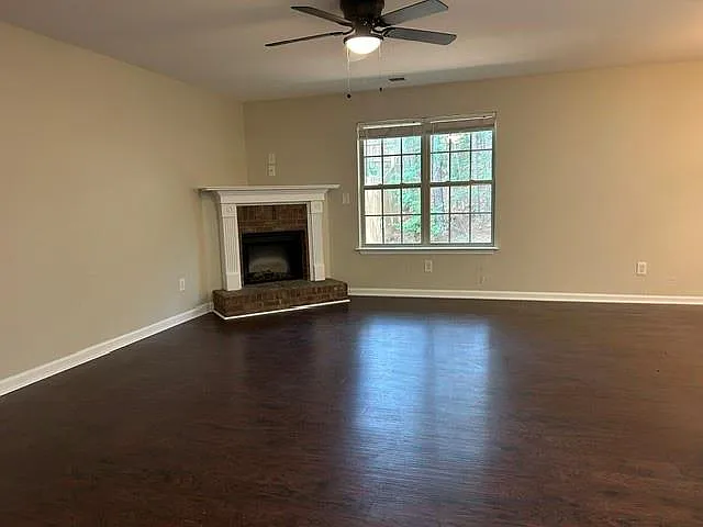 137 Avalon Dr — Photo 2