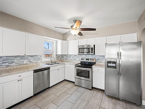 5th image of 1008 Darley Dr