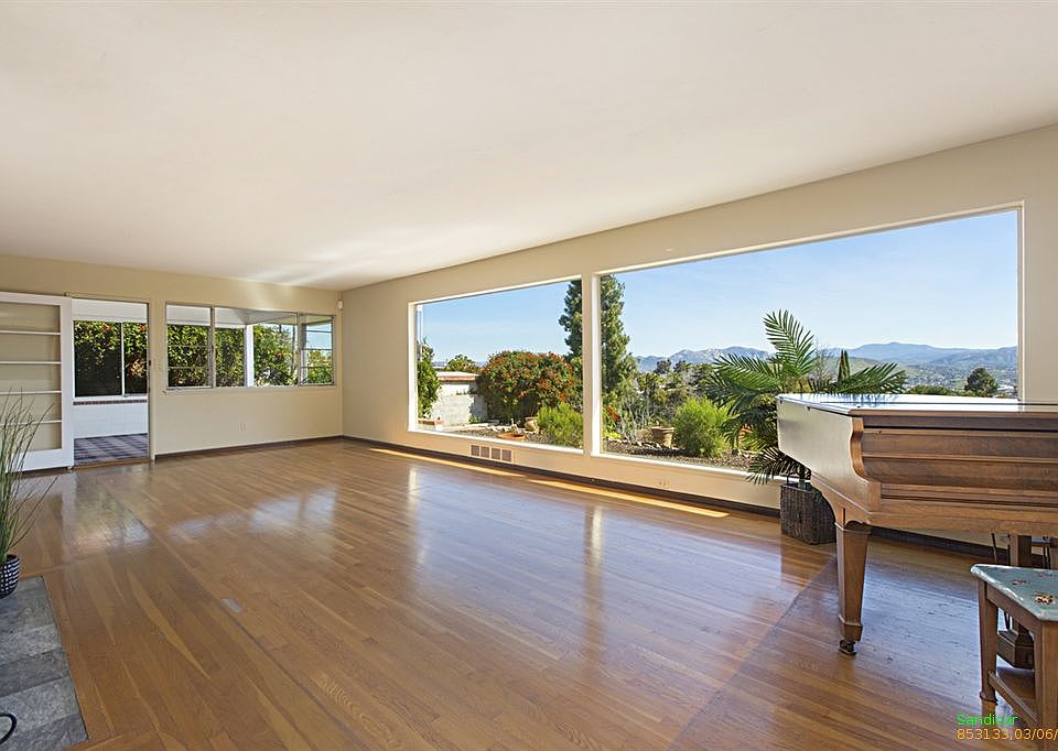1st image of 824 Hacienda Dr