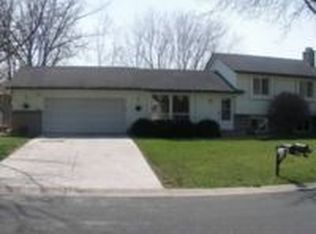 10407 Valley Forge Ln N, Maple Grove, MN 55369