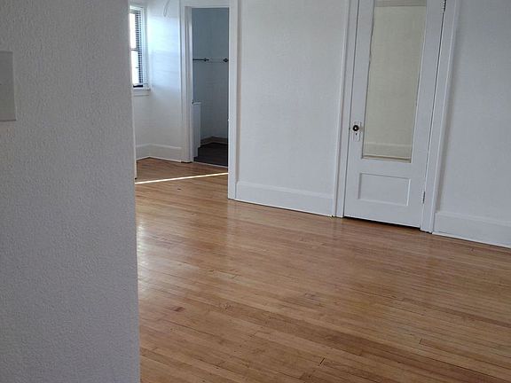 4th image of 2823 6th Ave N #15