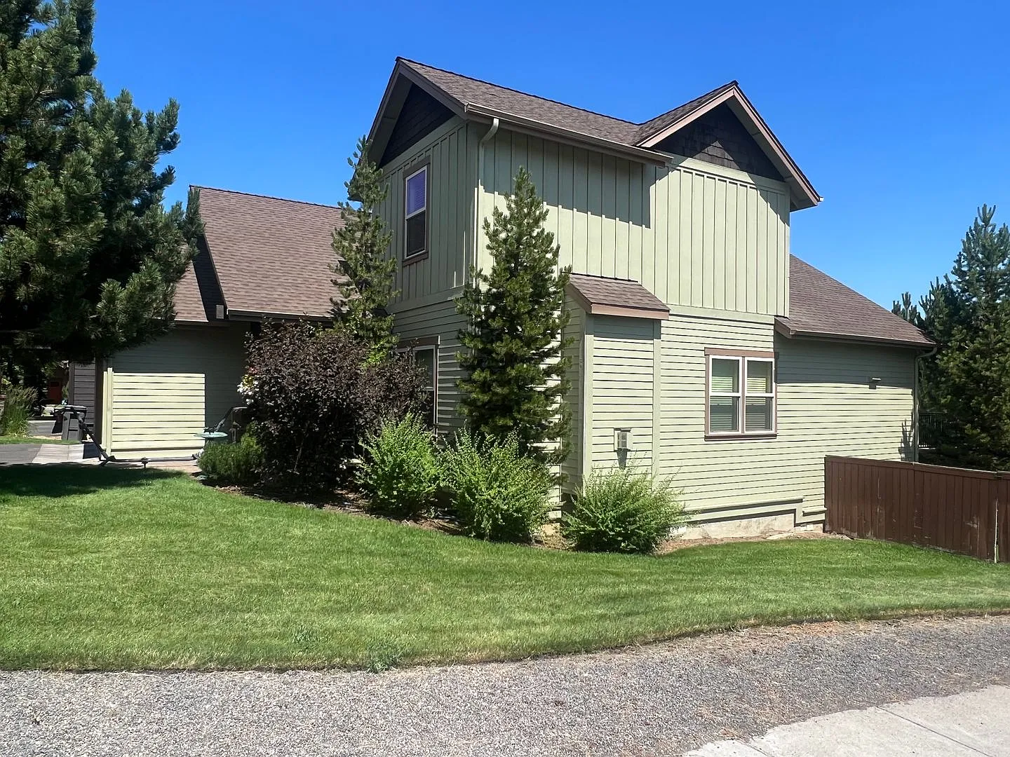 Landscape Maintenance Included! Spacious 3 Bed/2.5 Bath Home in SW Bend - Elder Ridge Street — Photo 3