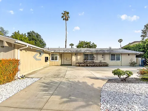 20520 Rhoda St Photo 1
