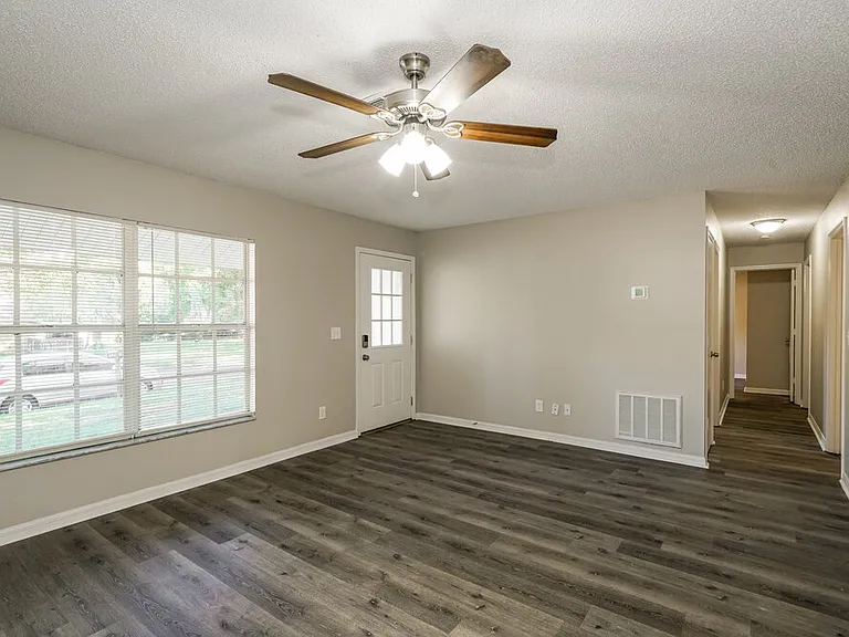 37340 Carter Ave — Photo 4