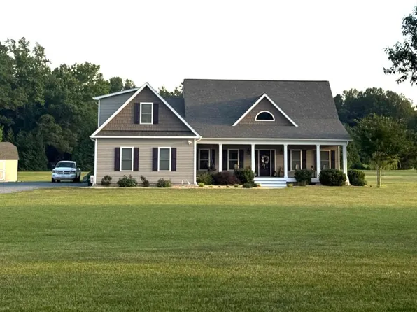 946 Federal Farm Rd, Montross, VA 22520