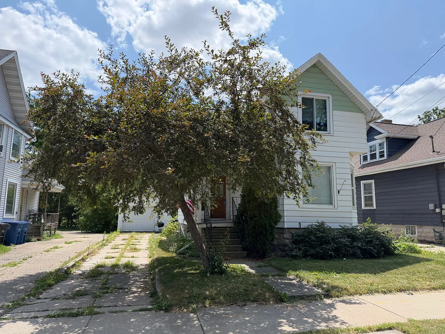 4 Bedroom House in Oshkosh — Photo 2