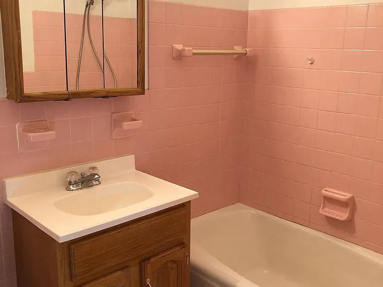 Carroll Court Apartments — Photo 37