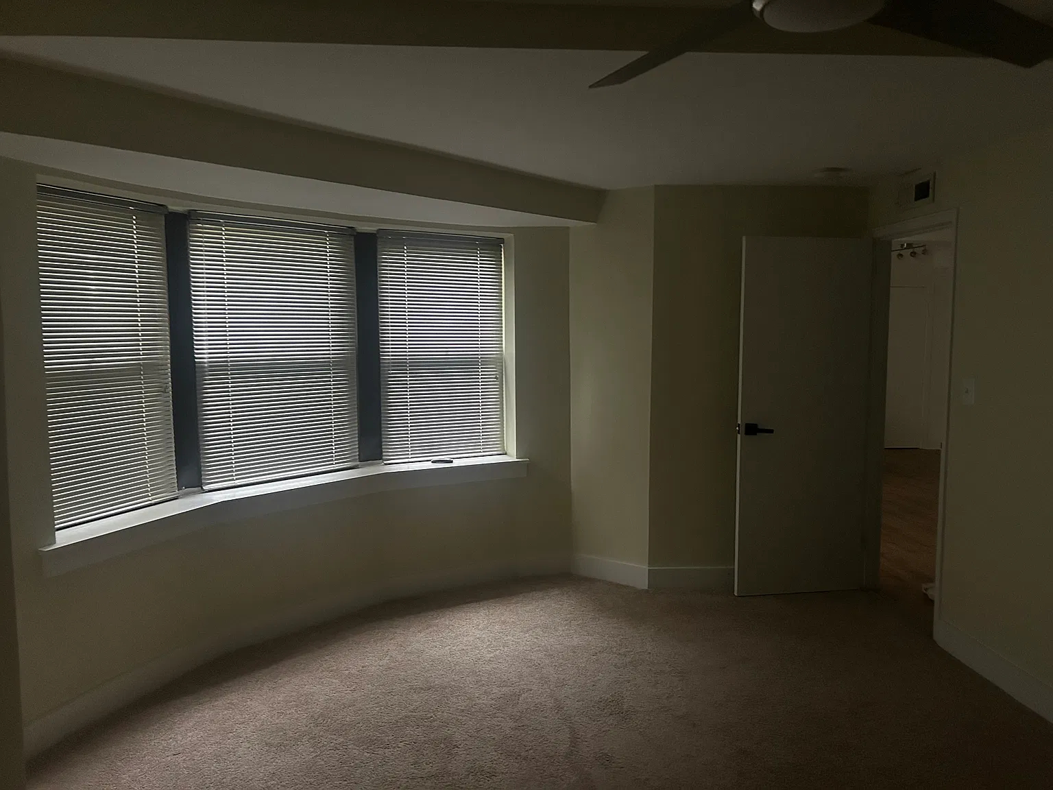 1 bed, 708 sqft, $1,612 — Photo 2